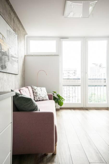 Apartment Unique With Stunning View & Netflix Warsaw